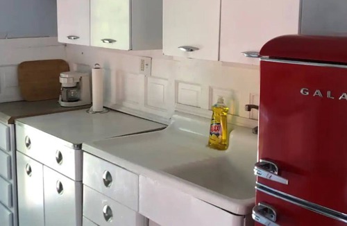 Logansport Apartment | Efficiency apt/1950's kitchen/huge tiled shower