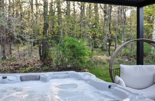 Egg Harbor House | Egg Harbor Escape | Hot Tub | Cedar Sauna | Privacy