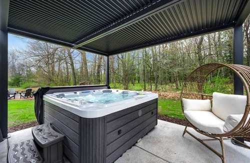 Egg Harbor House | Egg Harbor Escape | Hot Tub | Cedar Sauna | Privacy