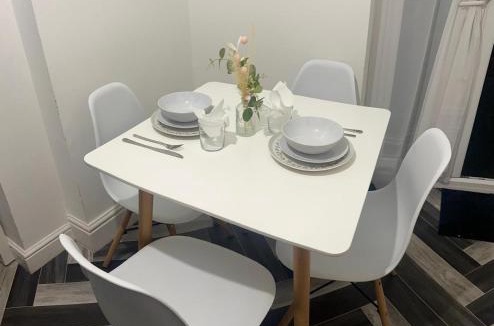 Cradley Apartment | Elegant 3 Bedroom Apartment