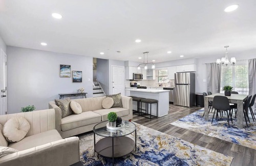 Clarendon Hills House | Elegant 5BD 2BA House | Clarendon Hills