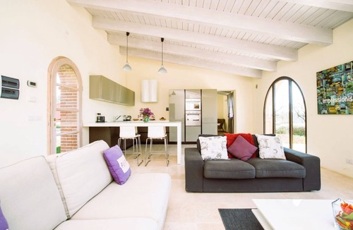 Trequanda Villa | Elegant ground floor villa of 93 m2 consisting of a large living room with sofas and fireplace, kitchen complete with dishwasher, microwave oven, electric oven, coffee machine, kettle, fridge and freezer.Indoor and outdoor dining area, a double bedroom w