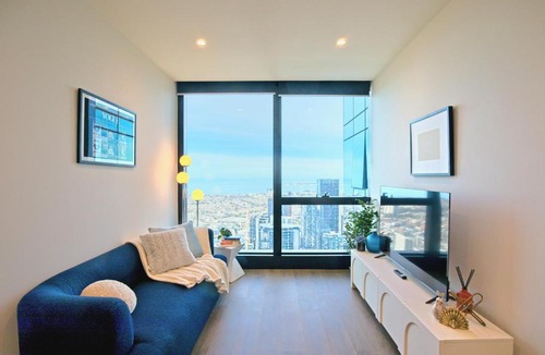 Southbank Apartment | Elevate to Level 65 In Elegance With Study Desk AU6514