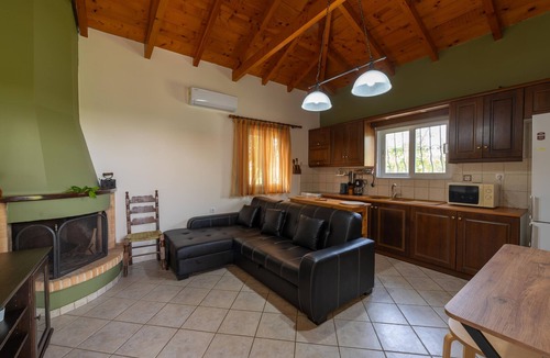 Gythio Villa | Ελιά/Olive near to sea with swimming pool