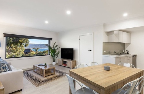 Mount Martha House | Ellerina Sea Vista | Stunning Views with Pool and Sauna