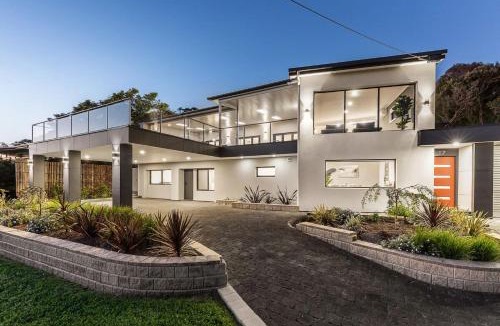 Mount Martha House | Ellerina Sea Vista Stunning views pool sauna and alfresco entertaining