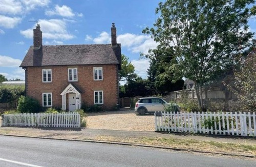 Alvescot House | Elm Cottage