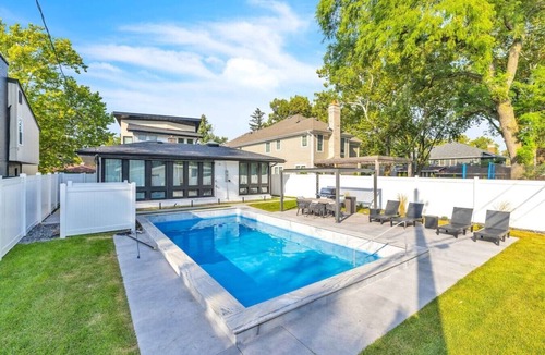 Elmhurst House | Elmhurst 4BR Home with Pool | Mid-Term Ready