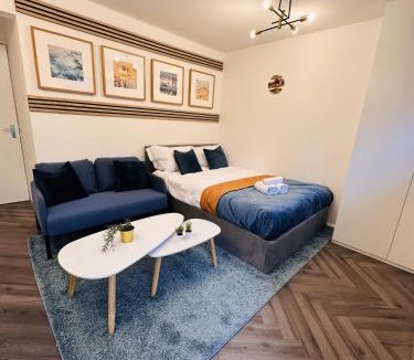 Cradley House | En-suite Private Room in Birmingham House - Quinton R1