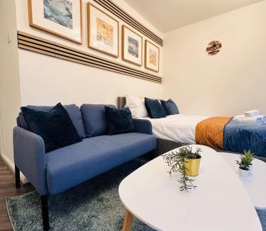 Cradley House | En-suite Private Room in Birmingham House - Quinton R1