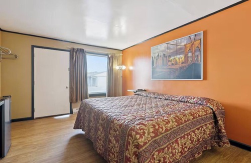 Shields Hotel | Enjoy Convenience + Privacy in Comfortable Room Near Local Dining