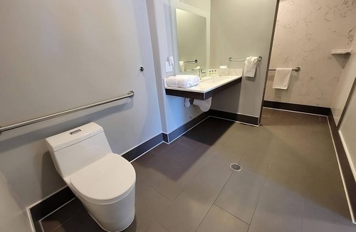 Newhall Hotel | Enjoyable Stay! Minutes to Pruneridge Golf Club! FREE Parking!