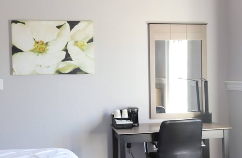 Washington House | Ensuite Quad at Cornerstone Inn