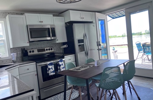 Estral Beach House | Erie Cozy Cottage/Lake and Canal Frontage-Fish-Kayak/Stunning Sunsets & Wildlife
