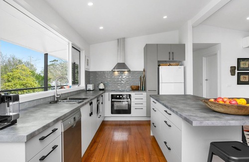 Somers Hotel | Evans Beach Retreat in Somers