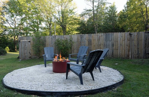 South Haven House | Evergreen Acres Woodland Preserve Private Pool