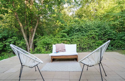 South Haven House | Evergreen Acres Woodland Preserve Private Pool