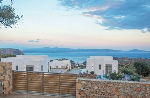 Agia Galini Villa | Evgoro Thalassa – Luxury Villa with Pool & Jacuzzi