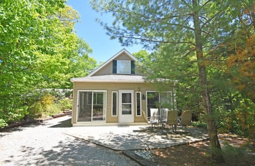 Glen Arbor House | Exceptional 3-bedroom house walking to beach & Glen Arbor, with AC & WIFI