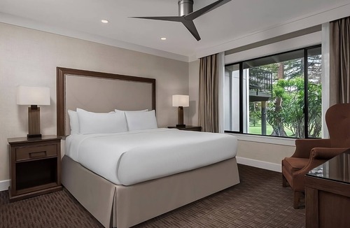 Napa Hotel | Exciting Onsite Amenities! 4 Family-friendly Suites, Onsite Golf, Outdoor Pool!