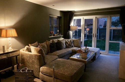 Wixford House | Executive 4 bed Townhouse with gym, hot tub Pet Friendly