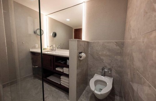 Hillsdale Hotel | Executive Double Queen Room with Modern Amenities & Breakfast