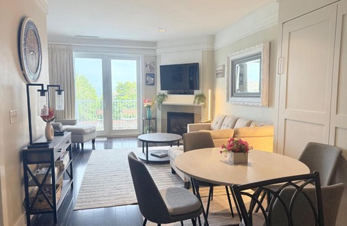 Bay Harbor Apartment | Experience luxury in Maritime Suite 209, Bay Harbor, with 2 beds and stunning amenities.