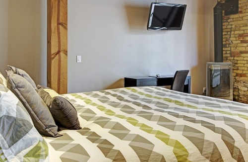Saugatuck Hotel | Experience luxury in the Torino Suite, a cozy 1-bedroom escape in charming Saugatuck.