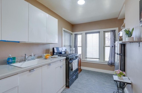 Kalamazoo Apartment | Explore WMU, Dtwn & Breweries! Couple’s Retreat