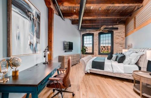 Traverse City House | Exquisite One of a Kind 3BDR Penthouse Condo in Downtown TC 2783