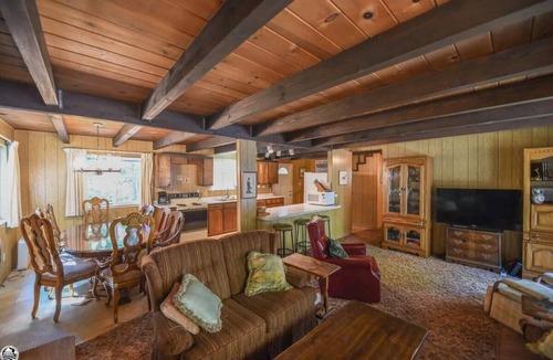 Phoenix Lake-Cedar Ridge Cabin | Fabulous 4-bedroom, 9 bed cabin with AC and games basement in charming Sonora