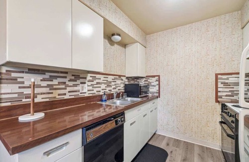 Lansing Apartment | Fairlane #1 I That 70's Place
