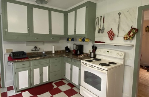 Egg Harbor Cottage | Fall Festivals! Secluded true waterfront! Sleeps uo to 12, dogs, great rates