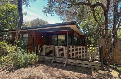 Tootgarook House | Family Beach House · Pets Welcome · Fenced Yard · 1km to Bay Beach · Sleeps 10