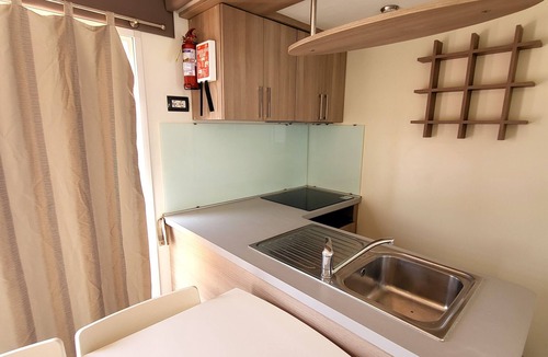 Arezzo House | Family Byngalow with heated Jacuzzi and garden view- Menta