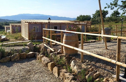 Arezzo House | Family Byngalow with heated Jacuzzi and garden view- Menta