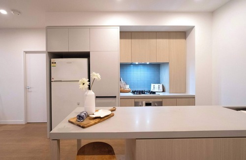 Clayton South Apartment | Family Cozy 2 Bed Apartment near Shops & Dining