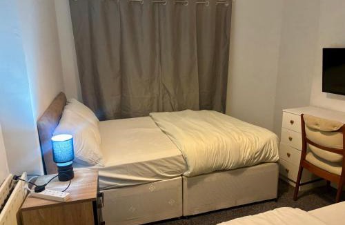 Cradley House | Family Ensuite in Dudley