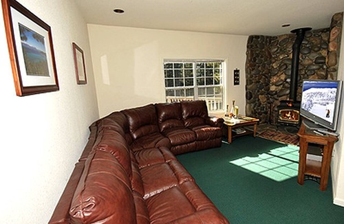 Montgomery Estates Cottage | Family-Friendly Cottage with Mountain Views near Heavenly Ski Resort in South Lake Tahoe, California