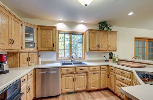 Sturgeon Bay House | Family-Friendly Home in Sturgeon Bay w/Backyard
