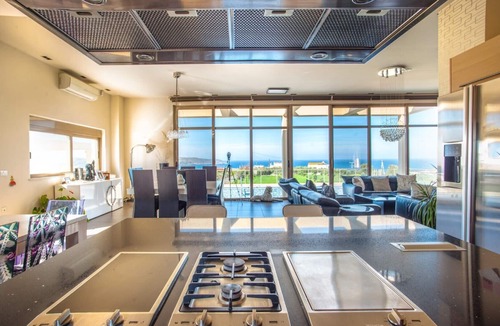 Kato Stalos Villa | Family friendly ★Jacuzzi★850mt to the beach & Tavernas★Private Heated pool