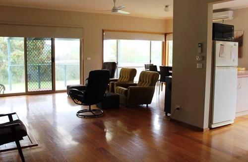 Cowes House | Family Holiday House with Open Plan Living