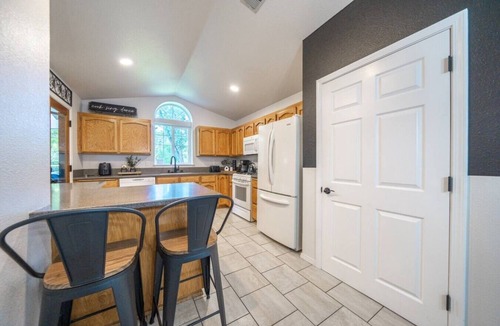 North Hilltop House | Family Home Fire Pit + Outdoor TV Near Bethel