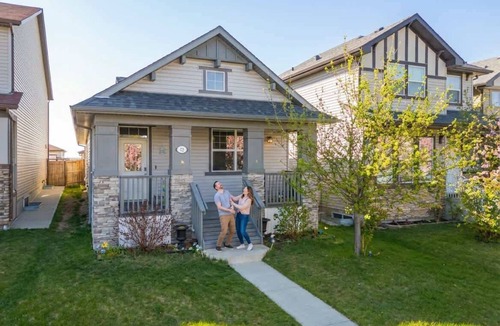Calgary House | Family Home w A/C & Kid's Play Tent! By Airport FREE Banff Pass