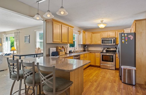 Alto House | Family Retreat: Heated Pool, Hot Tub, Fire Pit/Grills, Sports Courts & Play Area