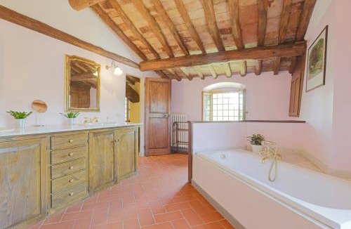 San Casciano in Val di Pesa House | Farmhouse With Pool Amongst Chianti Vineyards