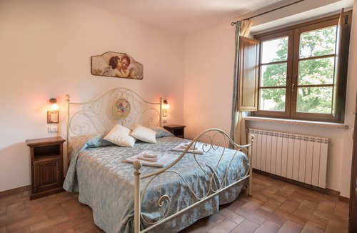 Assisi House | Farmhouse nestled in the green hills of Parco del Monte Subasio