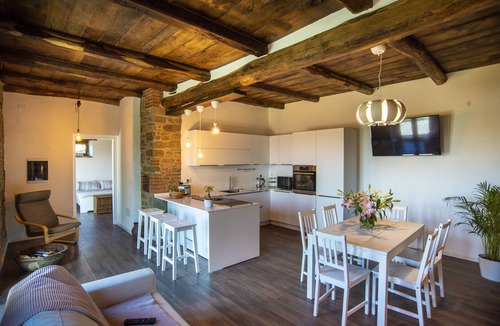 Pieve Fosciana Apartment | Farmhouse with Pool & Walk to Restaurant, Mountain Views