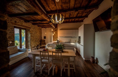 Pieve Fosciana Apartment | Farmhouse with Pool & Walk to Restaurant, Mountain Views
