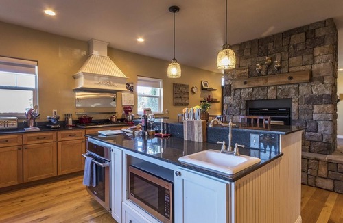 Ferndale House | Ferndale's Sweet Retreat